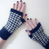 Houndstooth Fingerless Gloves Pattern